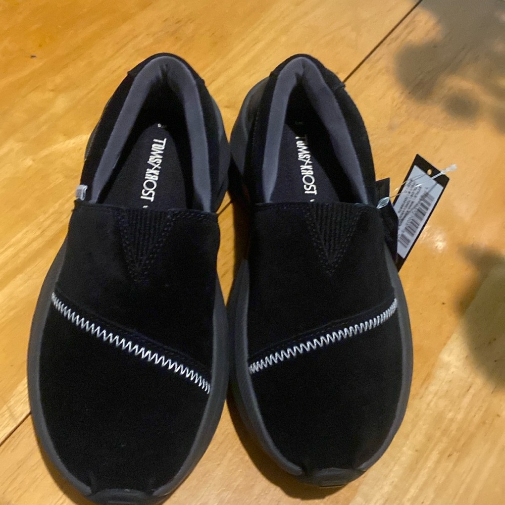 New women’s size 5 Tom’s Kristen
